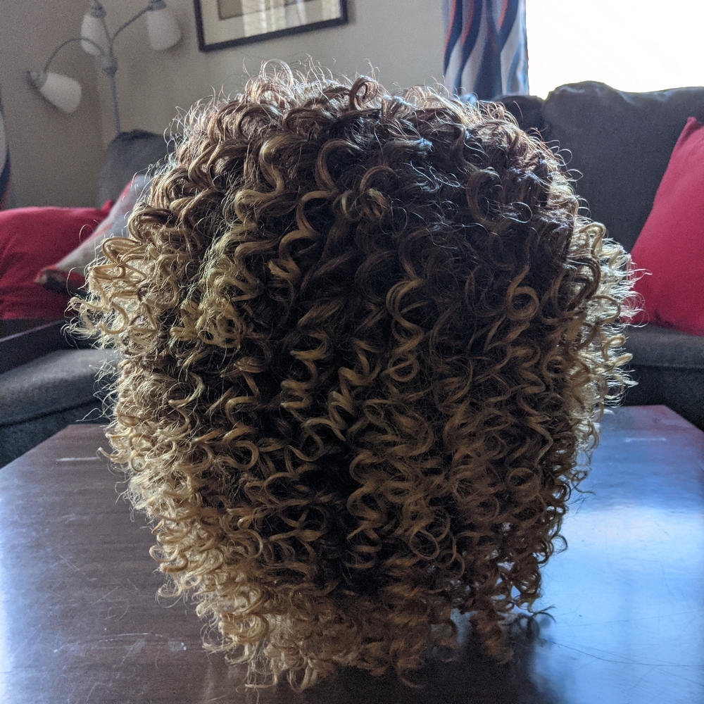 Curly Wig - Picture 3 of 6